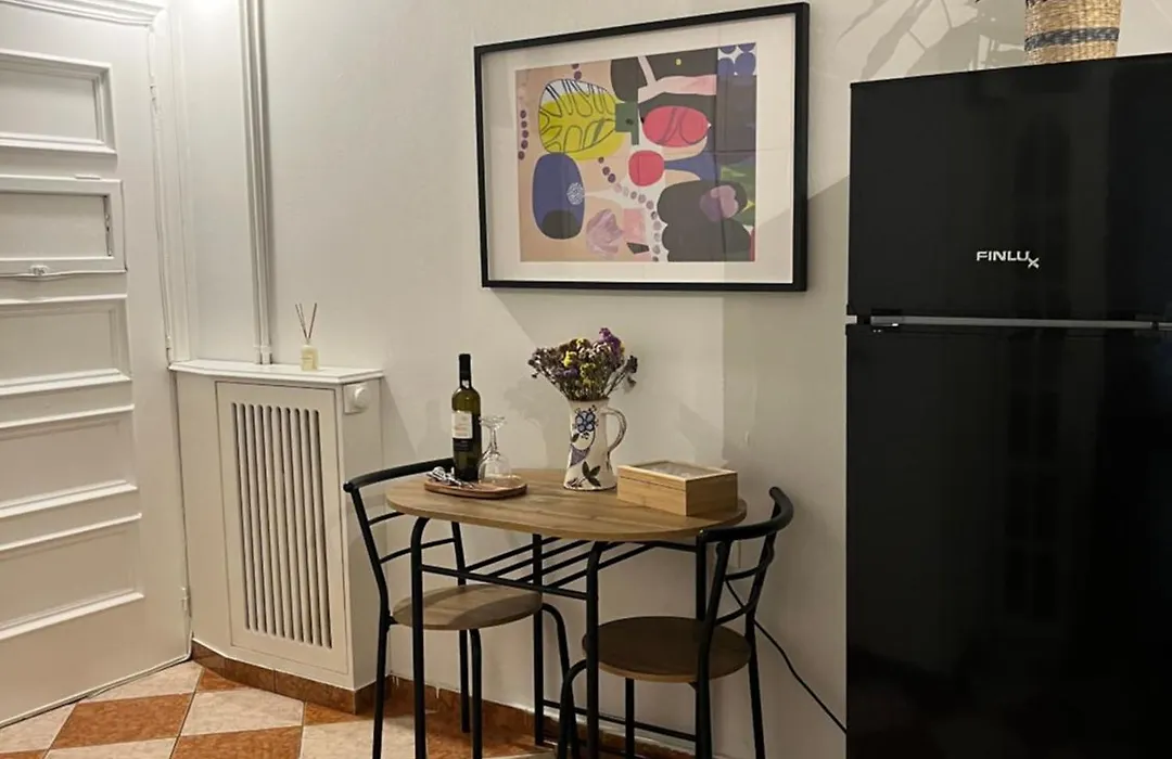 Quiet Apartment With Garden View In Kolonaki-1