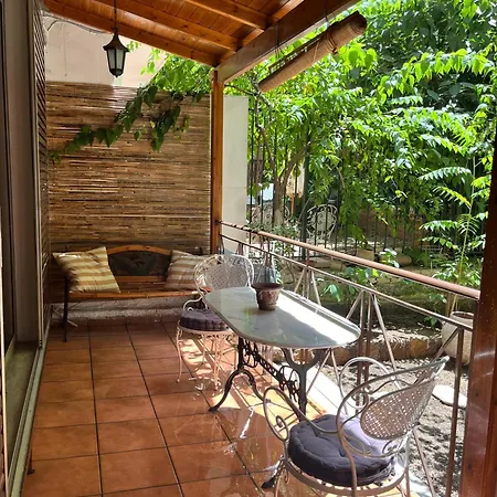 Quiet Apartment With Garden View In Kolonaki-3